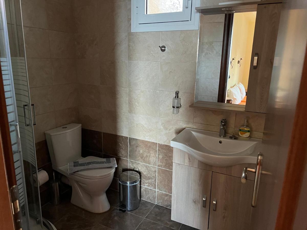 Votsalo Pool Apts カラミ エクステリア 写真